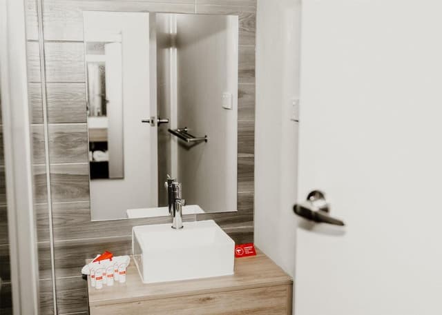 Studio, 2 Twin Beds