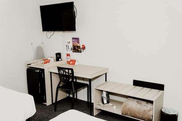 Studio, 2 Twin Beds