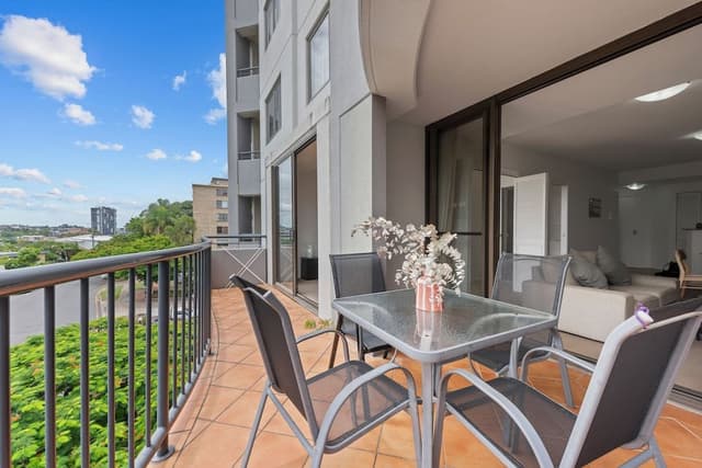 Two Bedroom Apartment - Queen/Twin