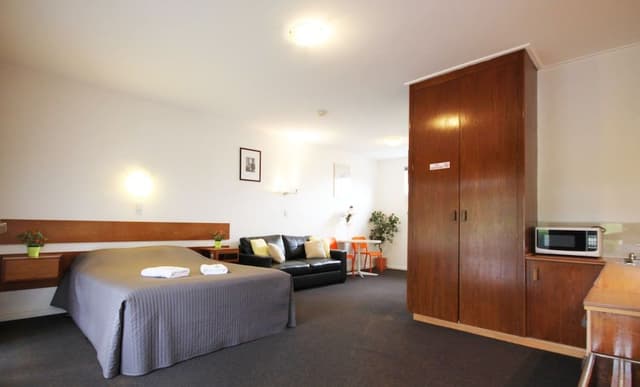 Queen Spa Room