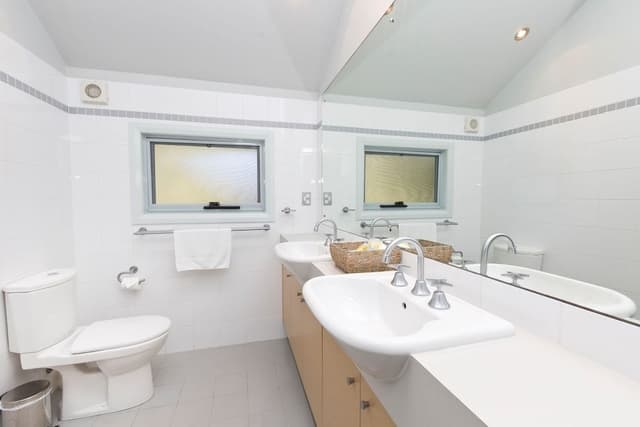 Luxury Townhome, 3 Bedrooms (Free Standing House)