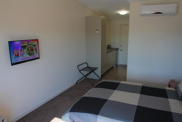 Standard Room, Non Smoking, Kitchenette (Queen Disabled)