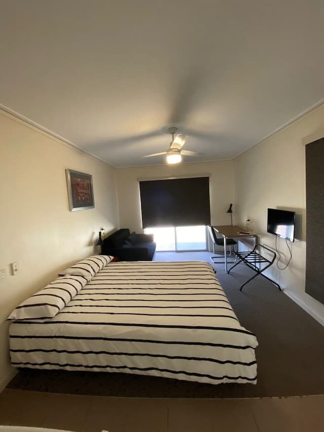 Executive Room, Non Smoking, Kitchenette (Executive Queen)