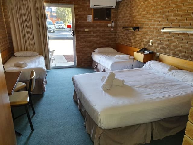 Standard Suite, 1 Bedroom, Non Smoking, Kitchenette (Triple Room)