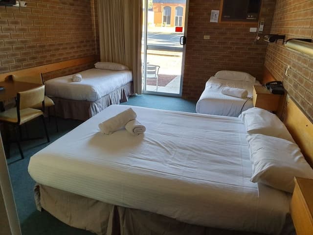 Standard Suite, 1 Bedroom, Non Smoking, Kitchenette (Triple Room)