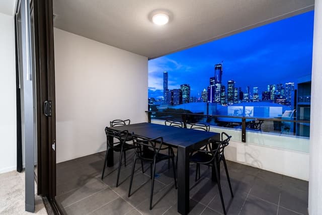 2 Bedroom 2 Bathroom Apartment with Balcony and City Facing