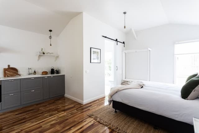 Deluxe Studio Suite, 1 King Bed