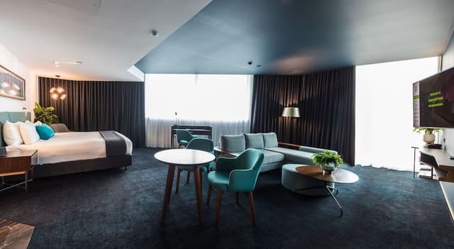Corner Suite