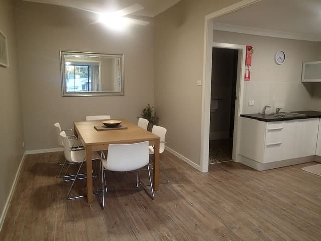 2 Bedroom Apartment (#1) - (2 Queen and 1 Single Bed)