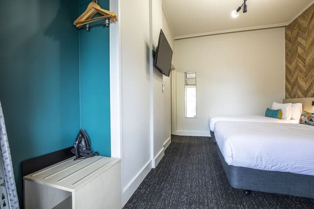 Studio Double & Extra Bed