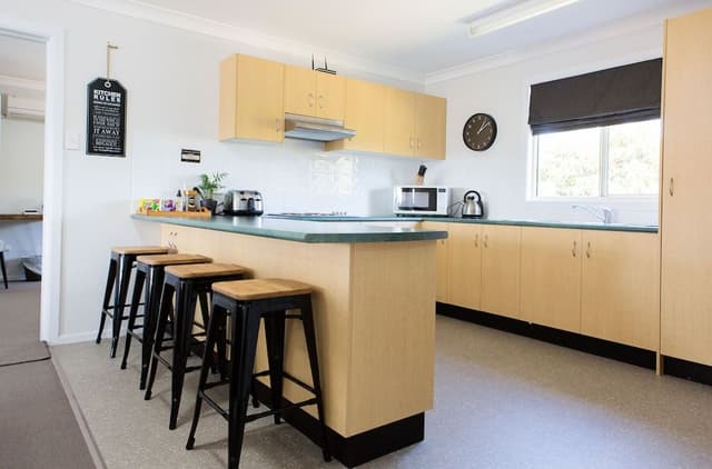 Queen Room with ensuite (Shared Lounge & Kitchen)