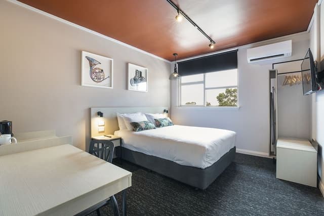 Studio Queen