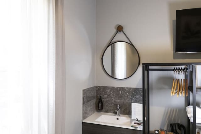 Deluxe Double, Shared Bathroom