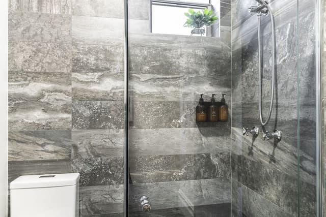 Deluxe Double, Shared Bathroom