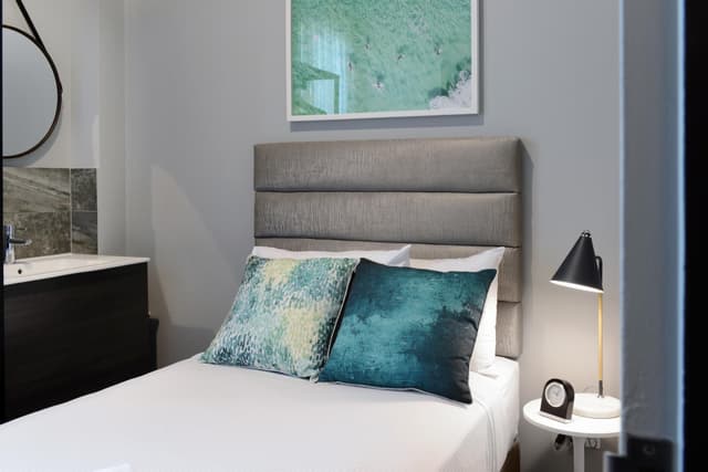 Single Room with Shared Bathroom
