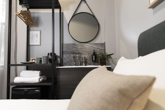 Deluxe Double, Shared Bathroom