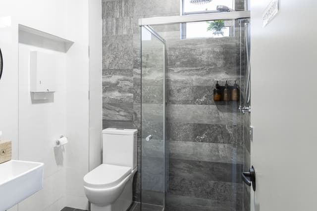 Deluxe Double, Shared Bathroom