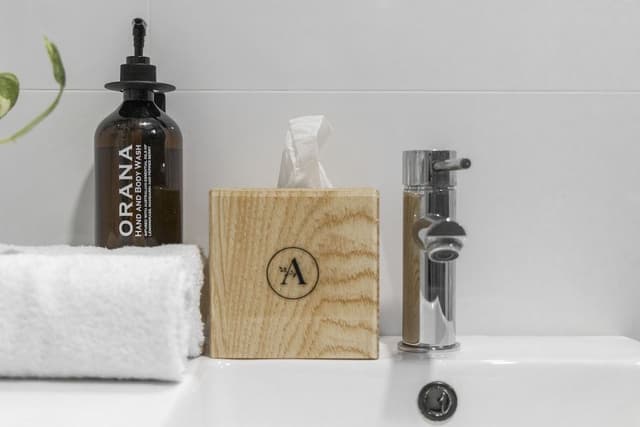 Deluxe Double, Shared Bathroom