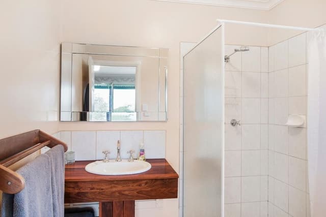 Twin Room with Ensuite & Balcony