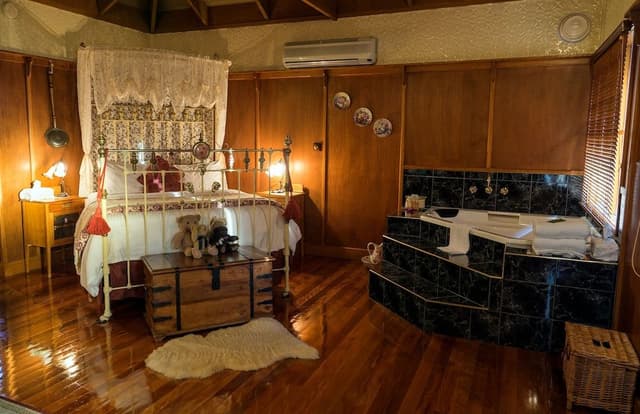 Romantic Cottage, 1 Queen Bed (Ironbark)