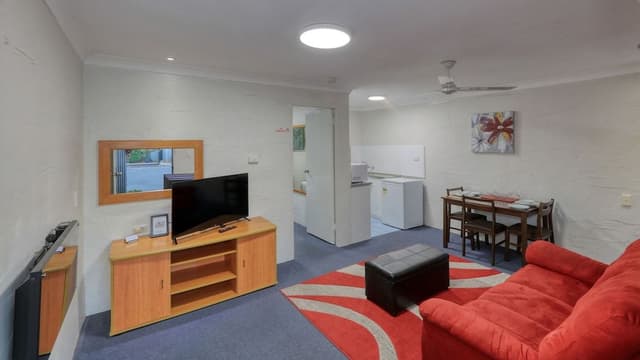 Standard Suite, 1 Bedroom, Non Smoking, Kitchenette (Queen Double Room)