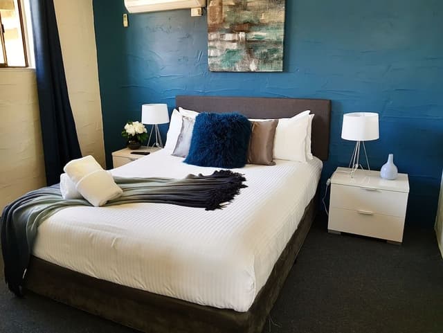 Standard Suite, 1 Bedroom, Non Smoking, Kitchenette (Queen Double Room)