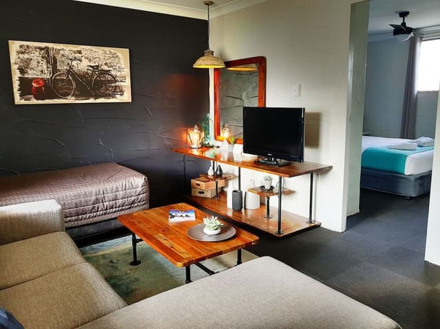 Standard Suite, 1 Bedroom, Non Smoking, Kitchenette (Queen Double Room)