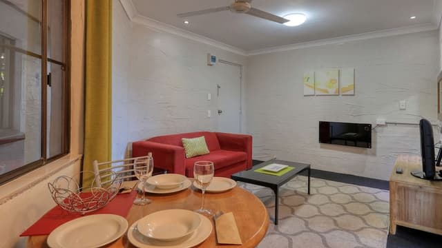 Standard Suite, 1 Bedroom, Non Smoking, Kitchenette (Queen Double Room)