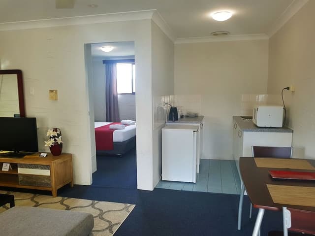Standard Suite, 1 Bedroom, Non Smoking, Kitchenette (Queen Double Room)