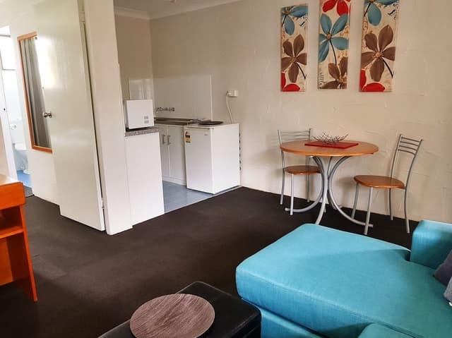 Standard Suite, 1 Bedroom, Non Smoking, Kitchenette (Queen Double Room)