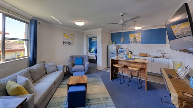 Standard Suite, 1 Bedroom, Non Smoking, Kitchenette (Queen Double Room)