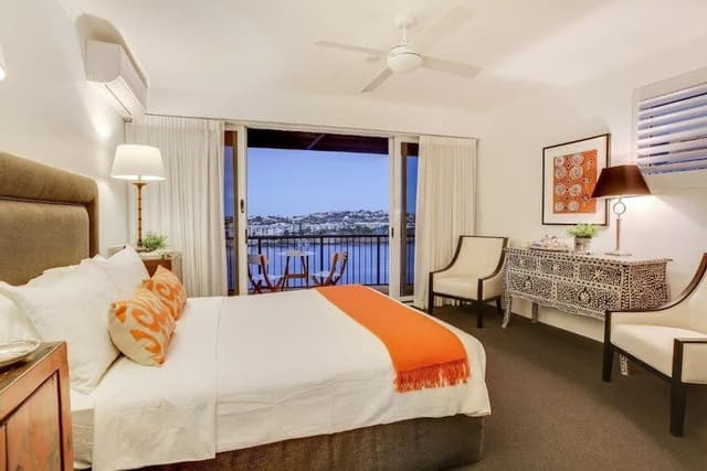 Family Room (River View)