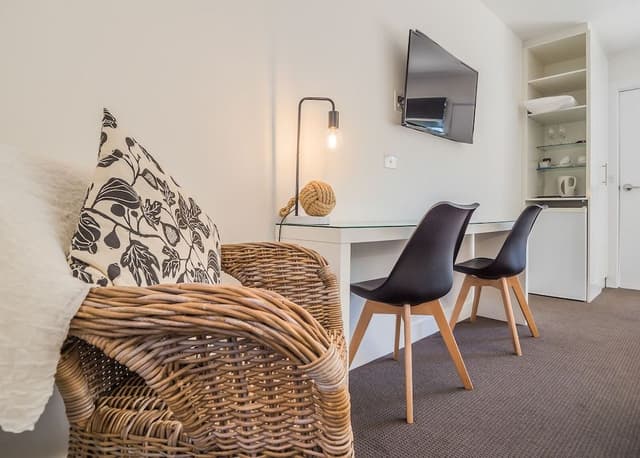 Deluxe Room, Non Smoking (King Deluxe Family Midwk)