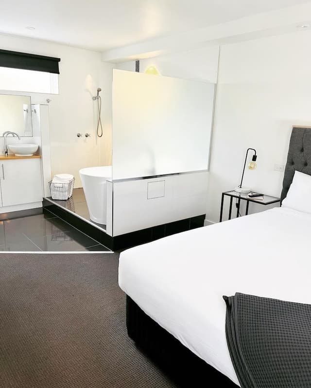 Deluxe Suite, 1 Bedroom, Non Smoking, Balcony (Couples Deluxe Suite mdwk)