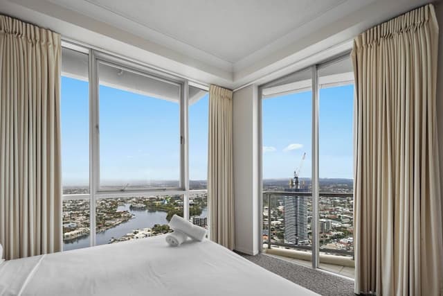 Lvl 42 Ocean View 3 Bedroom Apartment