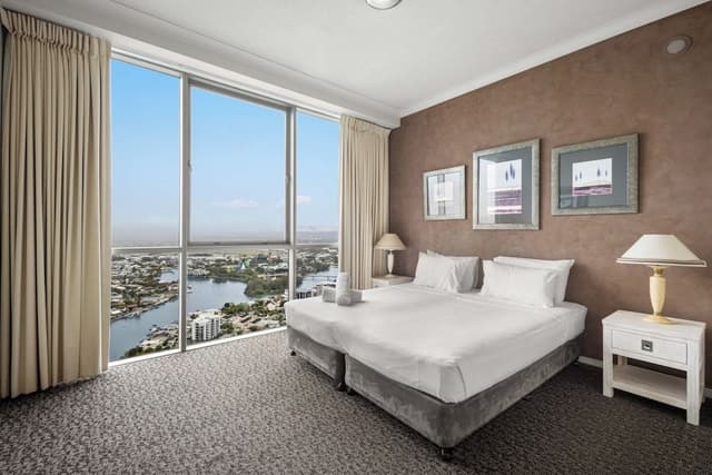 Lvl 42 Ocean View 3 Bedroom Apartment
