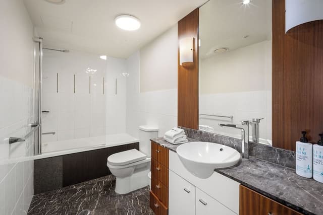 Lvl 25 Ocean View 3 Bedroom Apartment