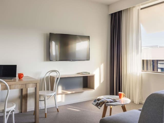 Deluxe Suite (1 King Bed or 2 Twin Beds)