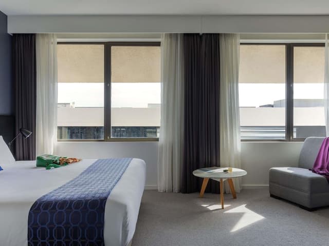 Suite (1 King Bed or 2 Twin Beds)