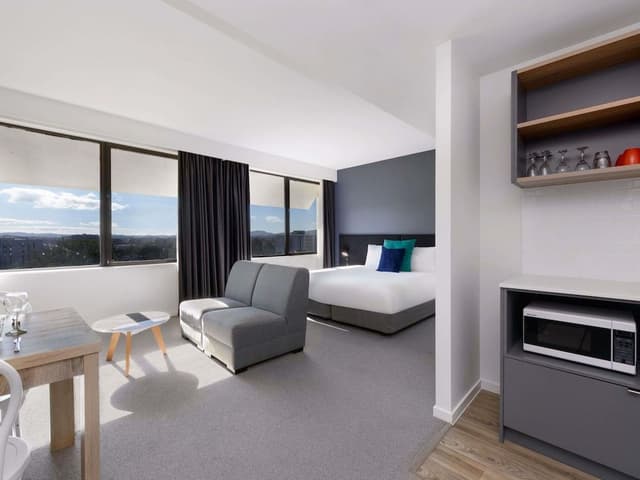 Deluxe Suite (1 King Bed or 2 Twin Beds)