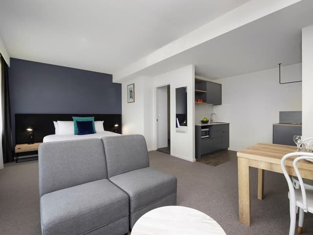 Deluxe Suite (1 King Bed or 2 Twin Beds)