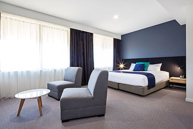 Suite (1 King Bed or 2 Twin Beds)