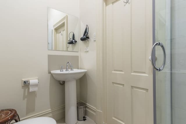Olley Room Queen Private External Bathroom