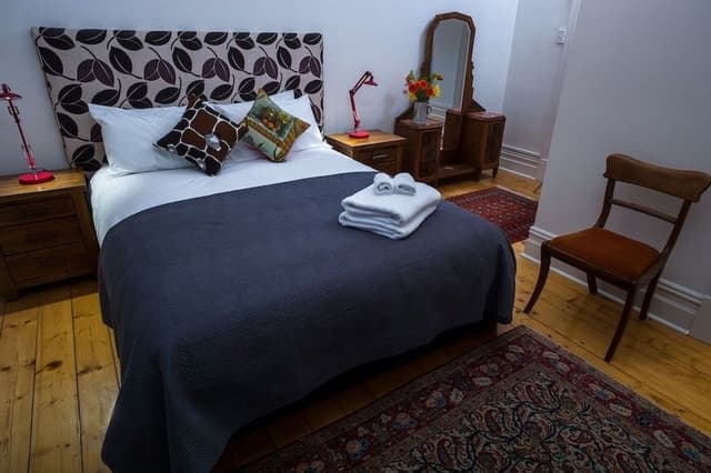 Olley Room Queen Private External Bathroom