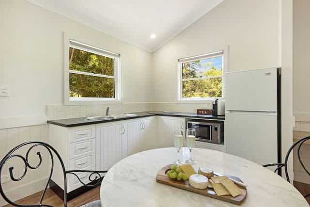 Luxury Cottage, 1 King Bed, Garden View