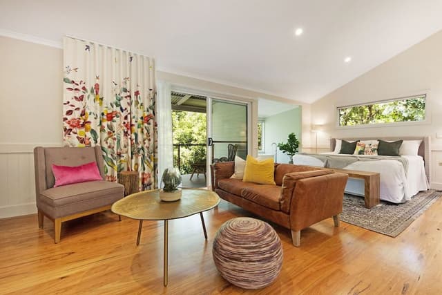 Luxury Cottage, 1 King Bed, Garden View