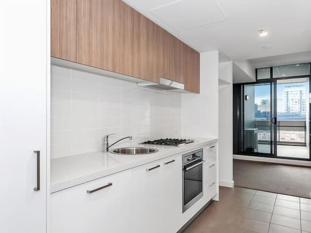 1 Bedroom in 2-Bedroom Apartment