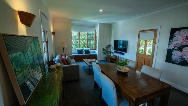 Deluxe King Suite 3