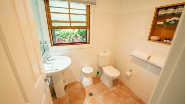 Premium Queen Suite 1