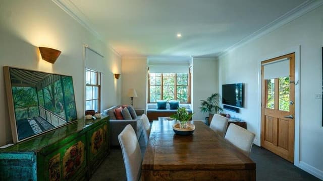 Deluxe King Suite 3